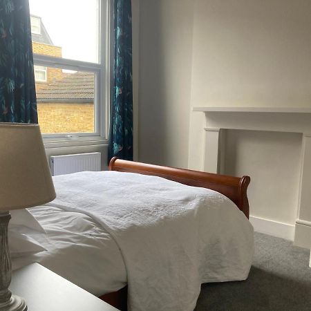 The Dimmer 2 Bedroom Apartment Лондон Екстериор снимка