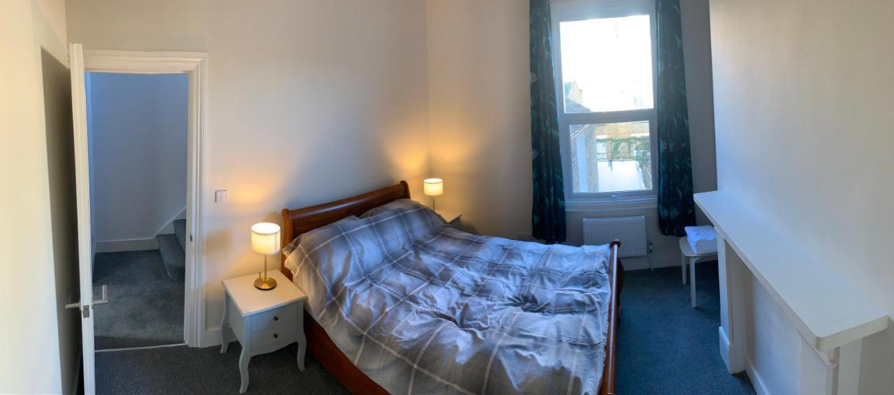 The Dimmer 2 Bedroom Apartment Лондон Екстериор снимка